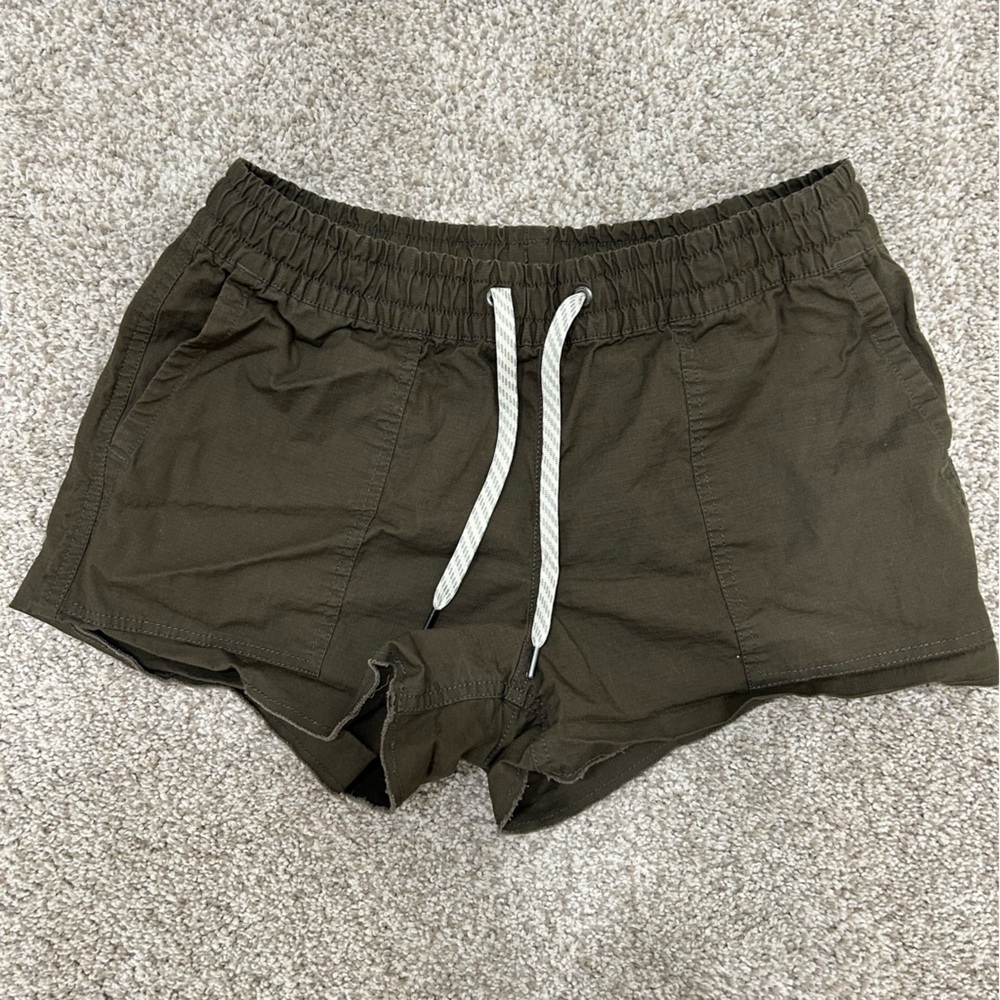 Vuori Shorts